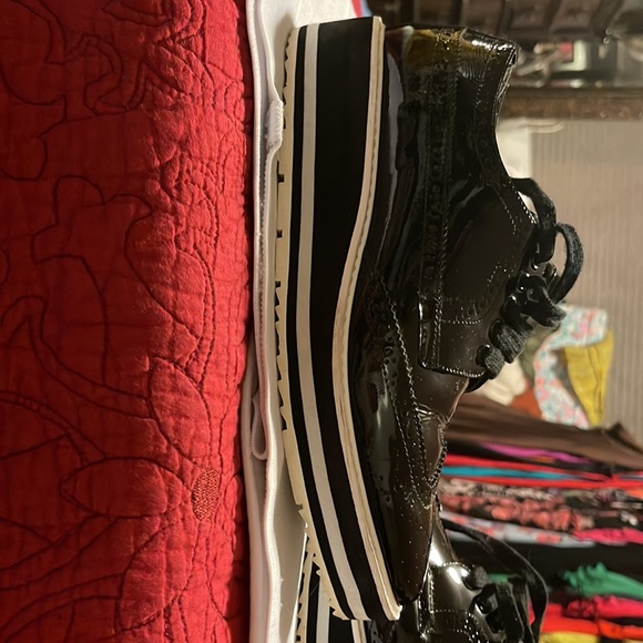 PRADA Like new. They are size US 8 .  They can fit a 7.5 - Picture 5 of 5